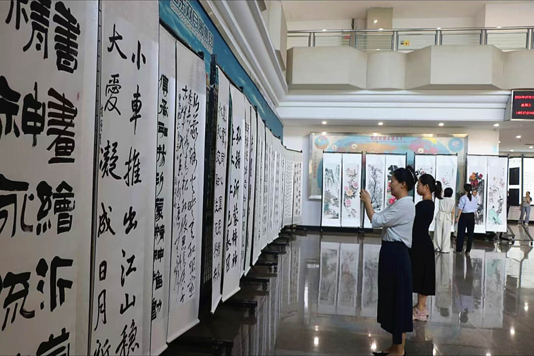 翰墨光影绘初心！罗庄区“沂蒙精神”书画摄影展开展